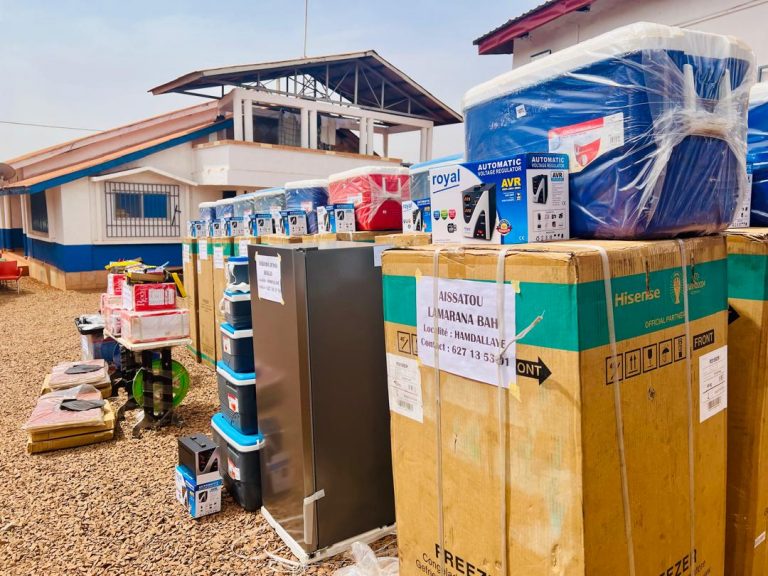 Lire la suite à propos de l’article Remise de matériels de conservation des produits périssables aux PAP de petit commerce de Sangarédi